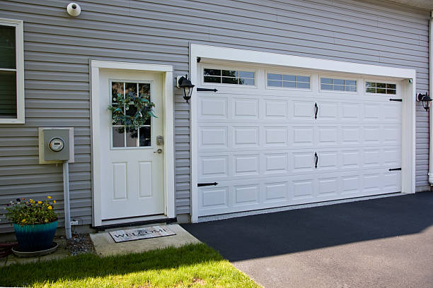 24/7 Emergency Garage Door Maintenance experts in Elmwood, IL